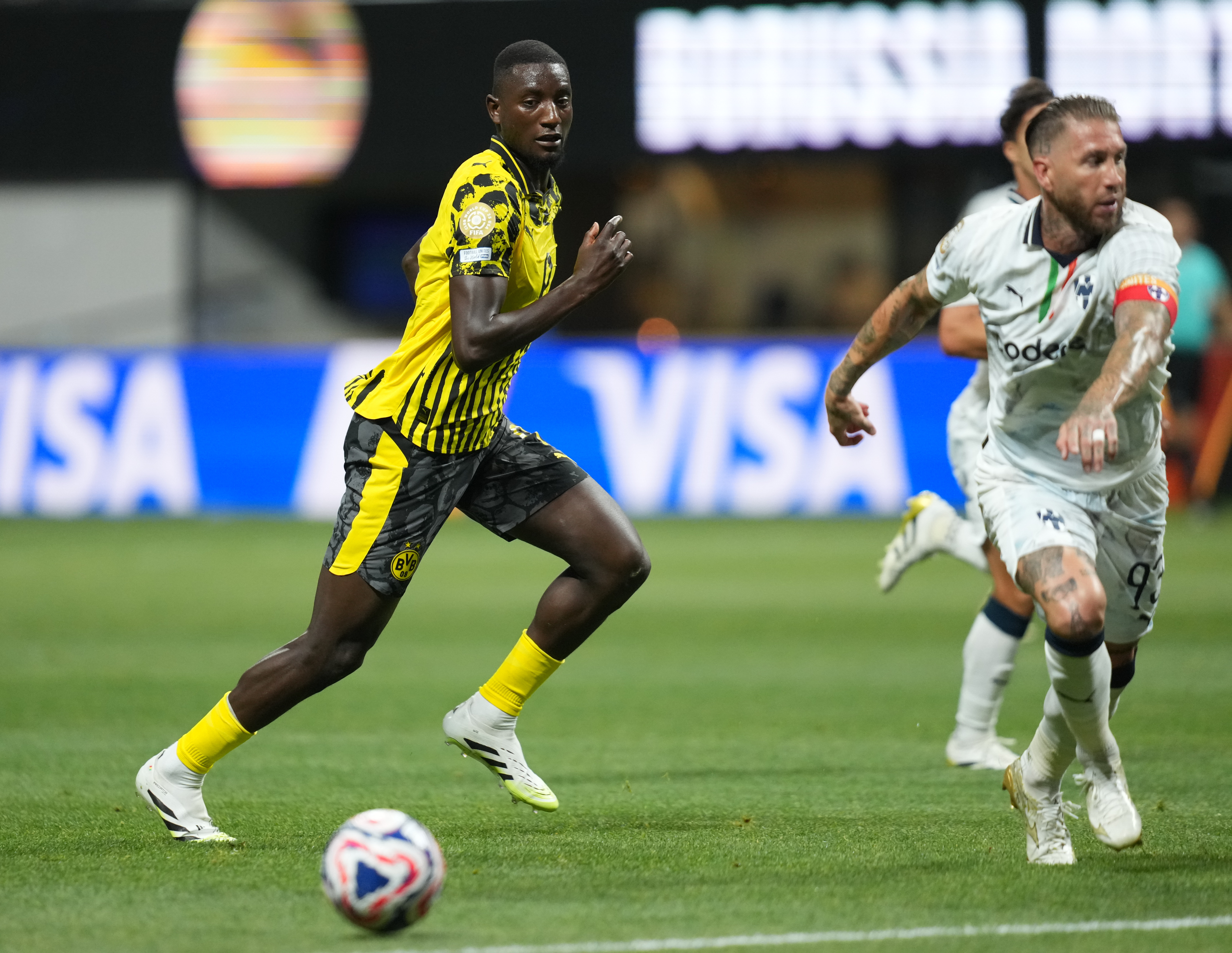 关于多特蒙德主场微胜，艰难战胜马德里竞技的信息