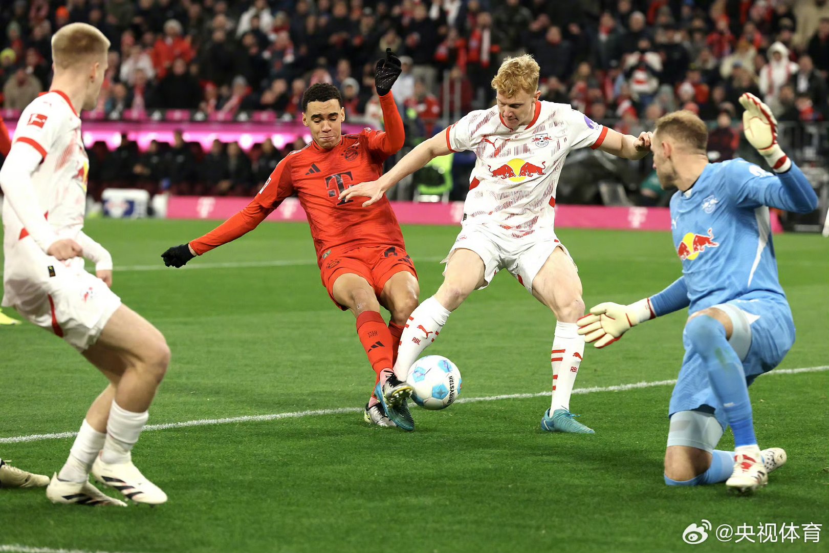 包含德国-力克冰岛欧预赛穆勒打入制胜球的词条