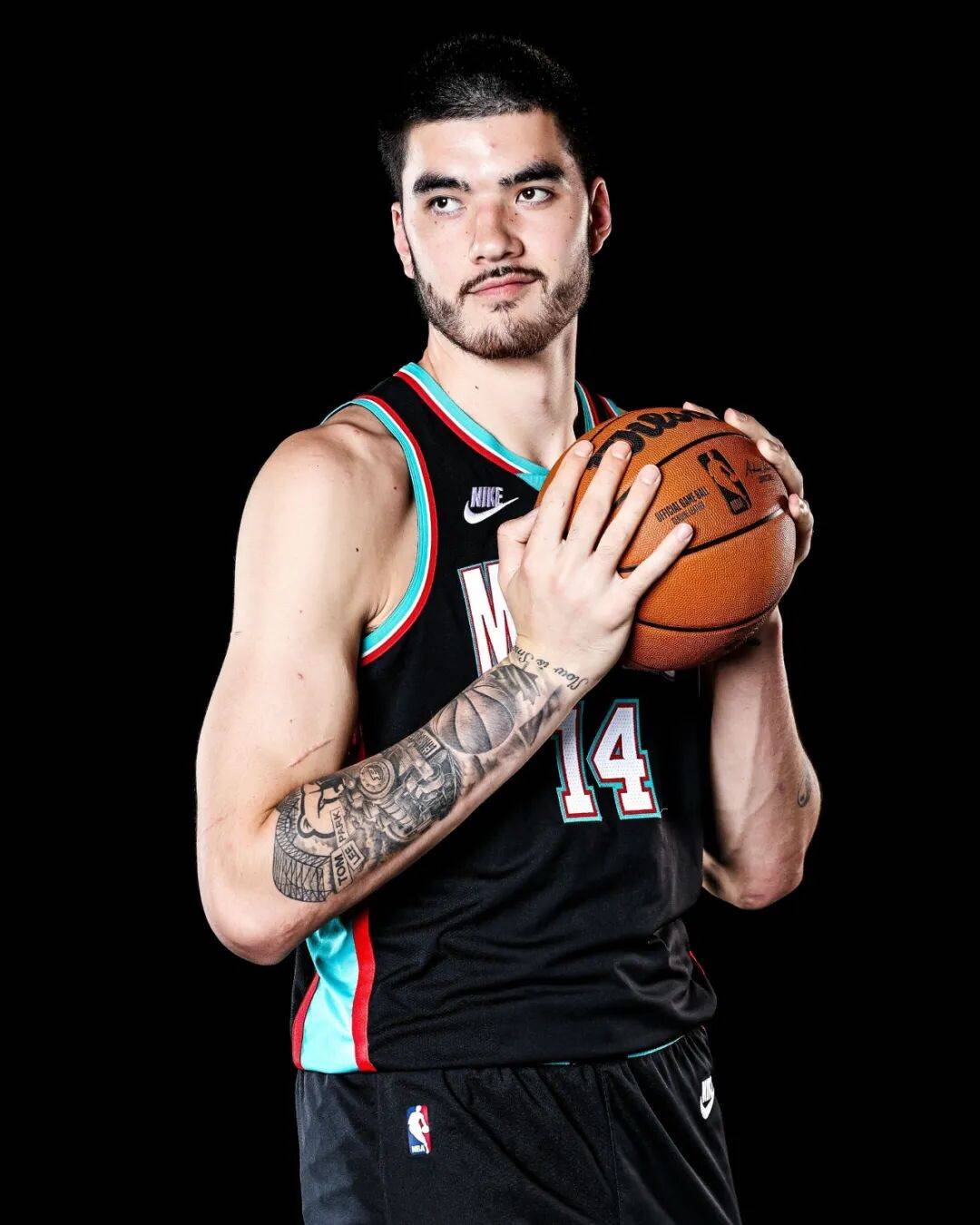 时时彩开奖直播-活塞中锋因生病缺席比赛，球队内线压力加大(活塞队的中锋)