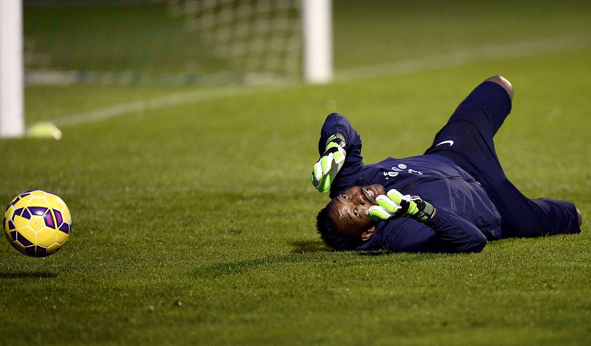 包含大邱FC球员失望离场，反思失利经验的词条